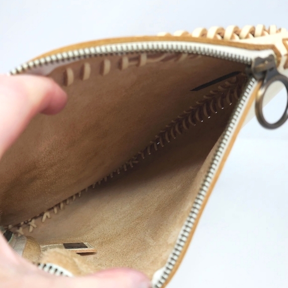 Fendi Runway Oyster Shaped Leather & Metal Shoulder Bag - Picture 16 of 16